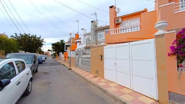 Chalet adosado en calle Guadalquivir s/n