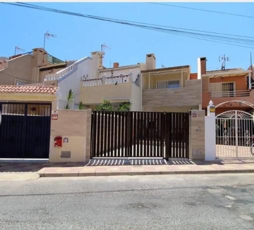 Casa independiente en calle Berta Von Sutter