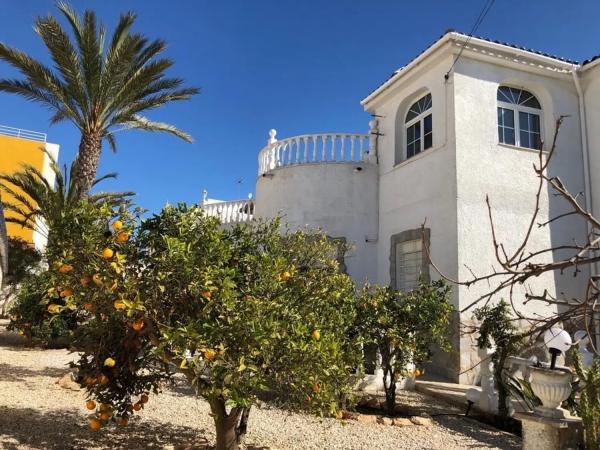 Casa independiente en avenida Angel Garcia Rogel, 21