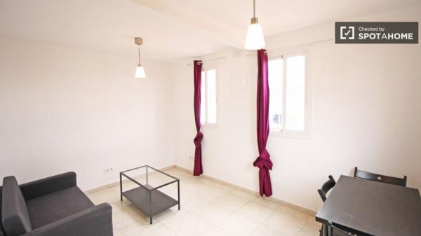 Quarto mobiliado em apartamento compartilhado em Sants, Barcelona