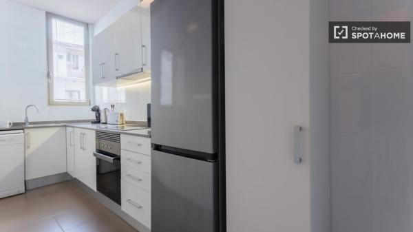 Apartamento de 3 dormitorios en alquiler en Extramurs, Valencia.