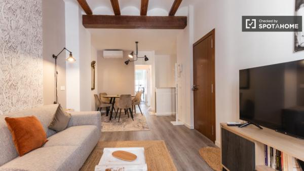 Apartamento de 3 dormitorios en alquiler en Extramurs, Valencia.