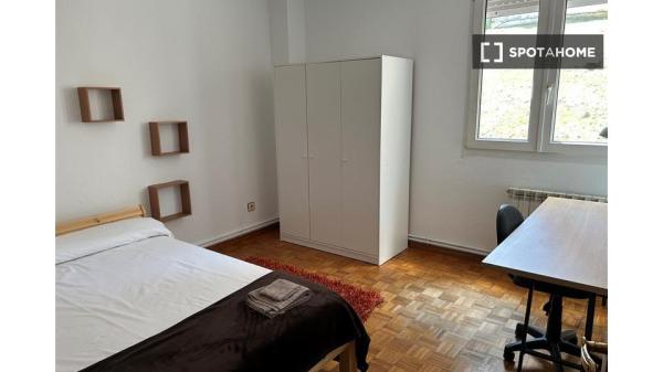 Room in shared apartment in Santander