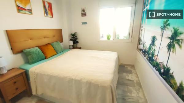 Apartamento de 2 dormitorios en alquiler en La Cala de Mijas, Málaga