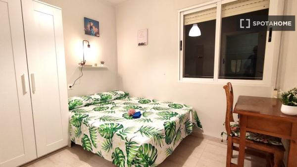 Room in shared apartment in Murcia