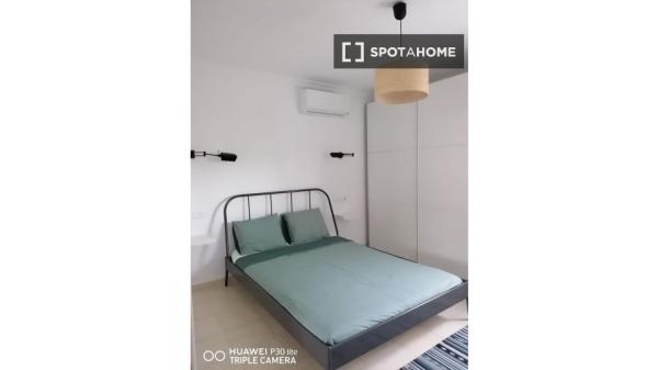 Room for rent in 3-bedroom apartment in Son Dameto, Palma