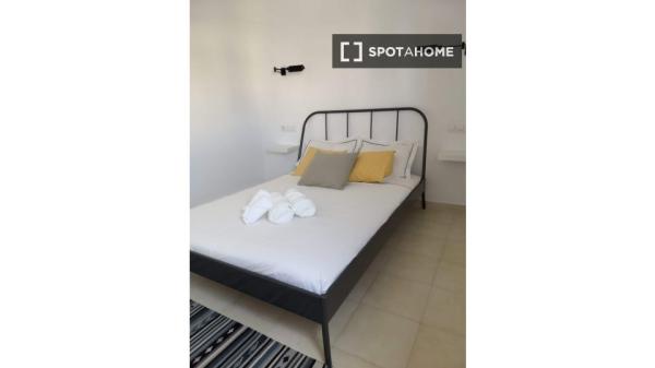 Room for rent in 3-bedroom apartment in Son Dameto, Palma