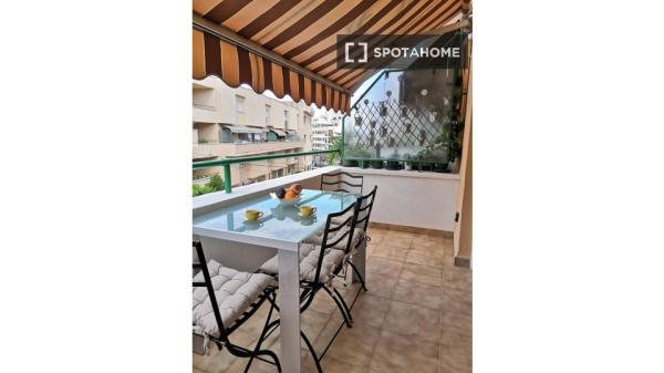 Room for rent in 3-bedroom apartment in Son Dameto, Palma