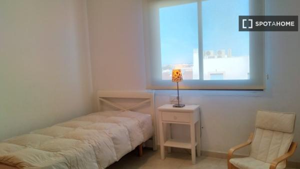 Room in shared apartment in Ondara