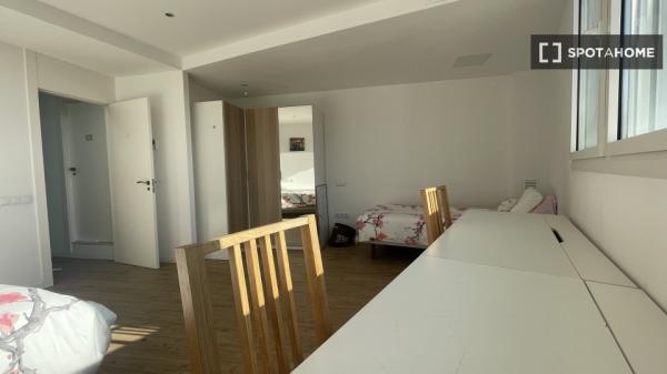 Habitación en piso compartido en barcelona.