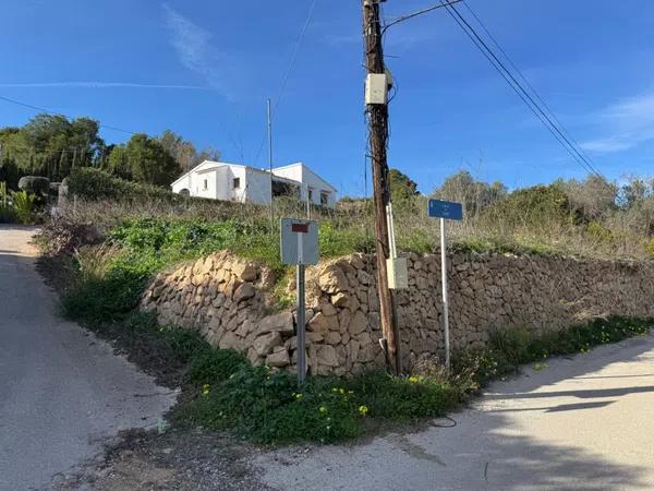 Terreno en calle Carpi