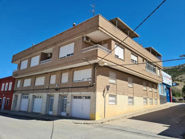 Casa independiente en calle Benejama