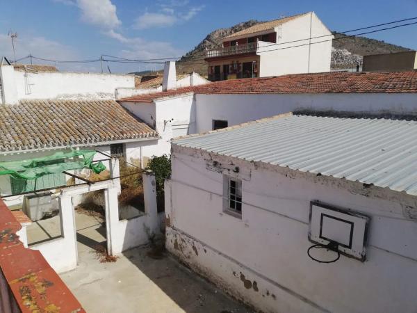 Casa de pueblo en avenida Constitucion, 68