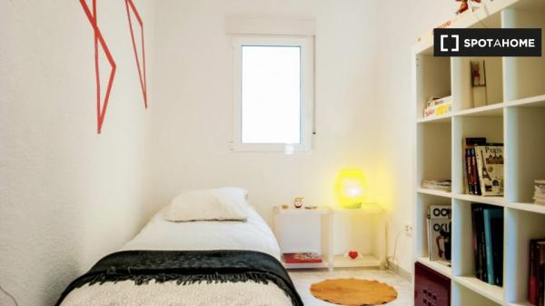 Apartamento de 2 dormitorios en alquiler en Ciutat Vella, Valencia