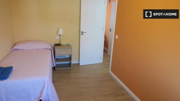 Chambre extérieure dans un appartement de 4 chambres à Triana, Séville