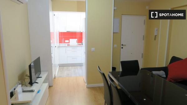 Room for rent in 4-bedroom apartment in Triana, Seville