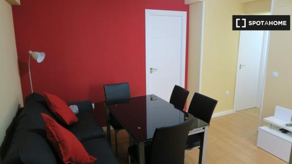 Room for rent in 4-bedroom apartment in Triana, Seville