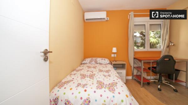 Enorme quarto em apartamento de 4 quartos em Triana, Sevilha