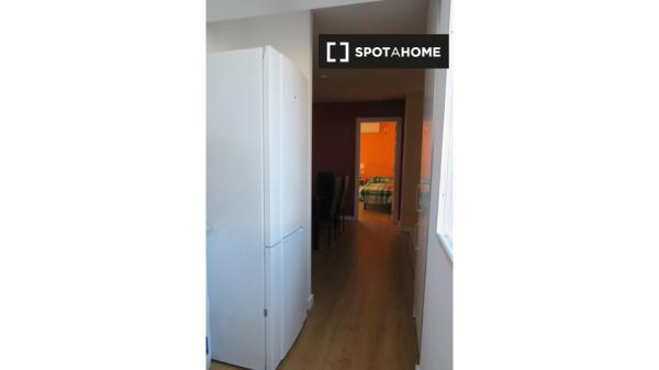 Chambre extérieure dans un appartement de 4 chambres à Triana, Séville