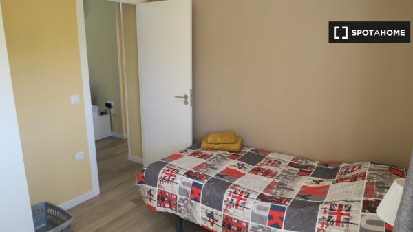 Quarto exterior em apartamento de 4 quartos em Triana, Sevilha