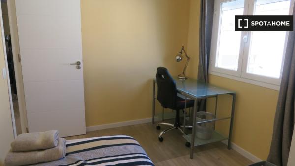 Quarto exterior em apartamento de 4 quartos em Triana, Sevilha