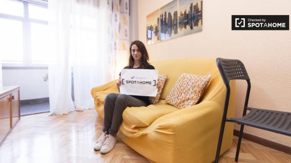 Chambre dans un appartement de 6 chambres à Alcalá de Henares