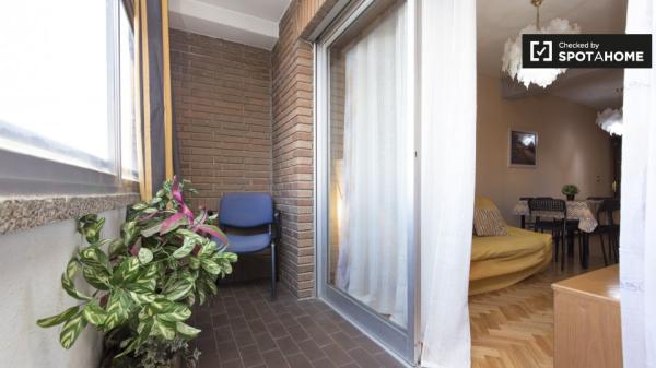 Chambre dans un appartement de 6 chambres à Alcalá de Henares