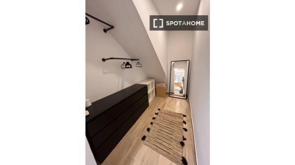 Room in shared apartment in Gavà