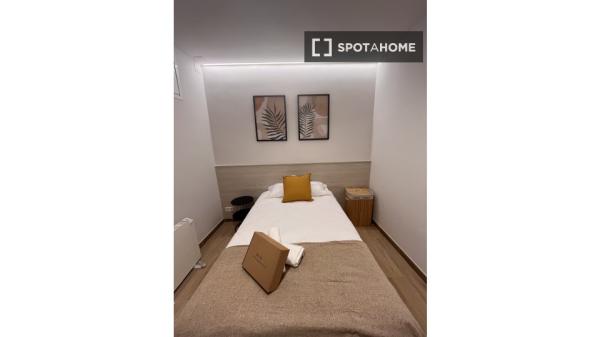 Room in shared apartment in Gavà