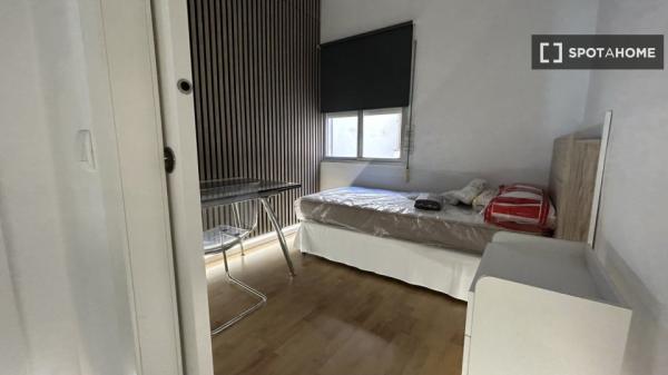 Apartamento completo de 3 dormitorios en Málaga