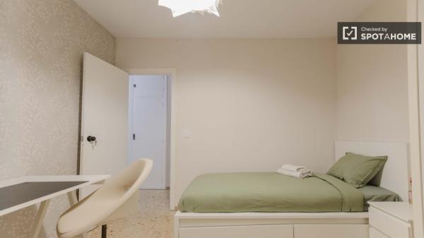 Zimmer zu vermieten in einer Wohngemeinschaft in Valencia