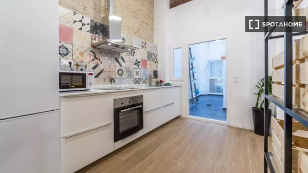 Room for rent in shared apartment in Valencia