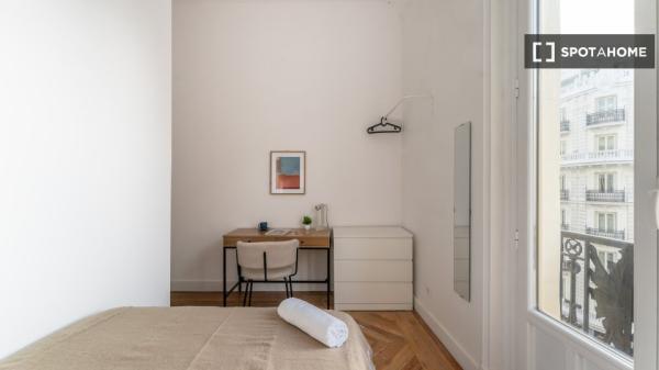 Tolles Zimmer zu vermieten in Madrid