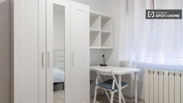 Chambre à louer dans un appartement partagé à Madrid