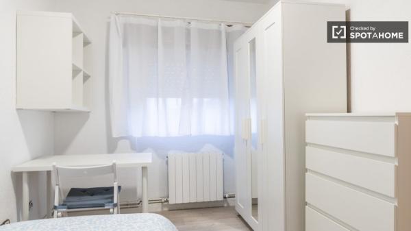 Chambre à louer dans un appartement partagé à Madrid