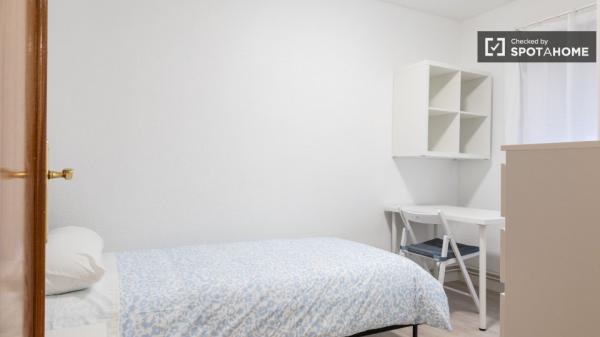 Chambre à louer dans un appartement partagé à Madrid