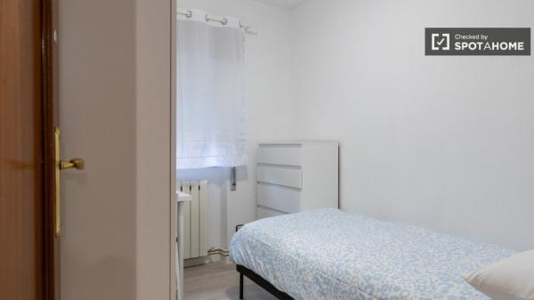 Chambre à louer dans un appartement partagé à Madrid