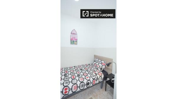 Alquilo habitación en apartamento de 3 dormitorios en El Born, Barcelona