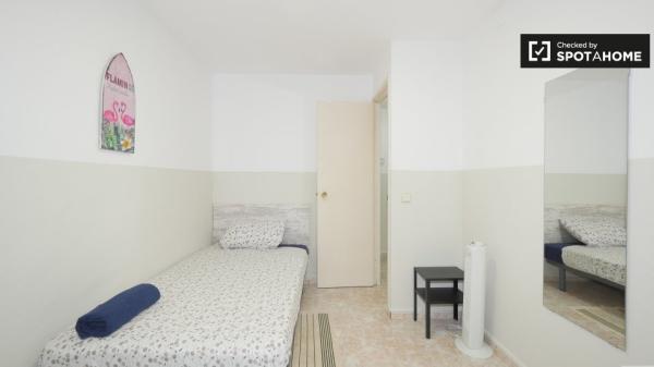 Alquilo habitación en apartamento de 3 dormitorios en El Born, Barcelona