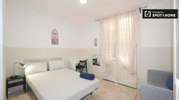 Alquilo habitación en apartamento de 3 dormitorios en El Born, Barcelona