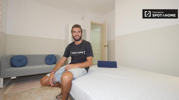 Alquilo habitación en apartamento de 3 dormitorios en El Born, Barcelona