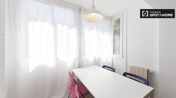 Apartamento de 3 dormitorios en alquiler en Aluche, Madrid