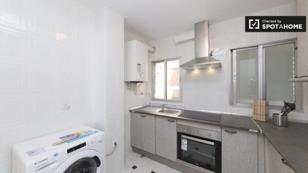 Apartamento de 3 dormitorios en alquiler en Aluche, Madrid