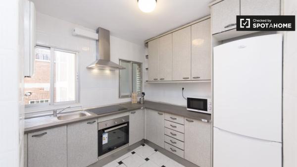 Apartamento de 3 dormitorios en alquiler en Aluche, Madrid