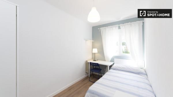 Apartamento de 3 dormitorios en alquiler en Aluche, Madrid