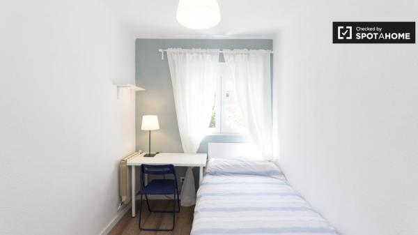 Apartamento de 3 dormitorios en alquiler en Aluche, Madrid