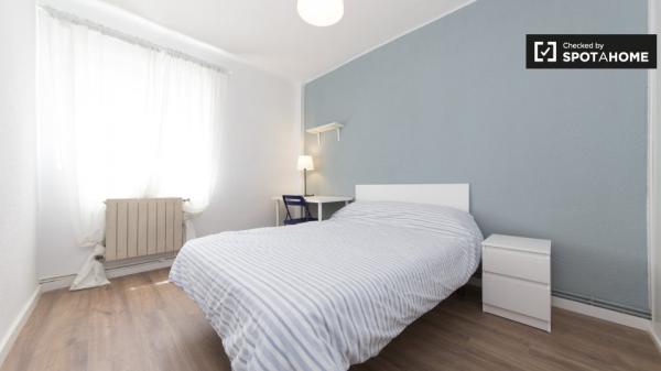 Apartamento de 3 dormitorios en alquiler en Aluche, Madrid