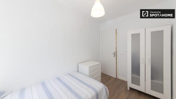 Apartamento de 3 dormitorios en alquiler en Aluche, Madrid