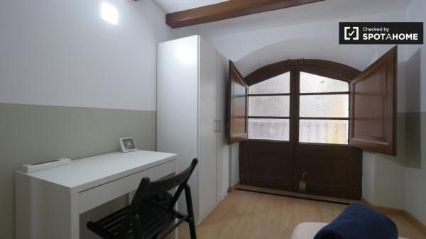 Se alquila habitación individual, apartamento de 4 dormitorios, El Raval