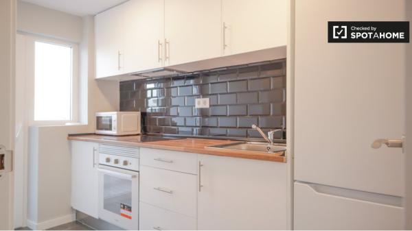 Apartamento de 3 dormitorios en alquiler en Aluche, Madrid